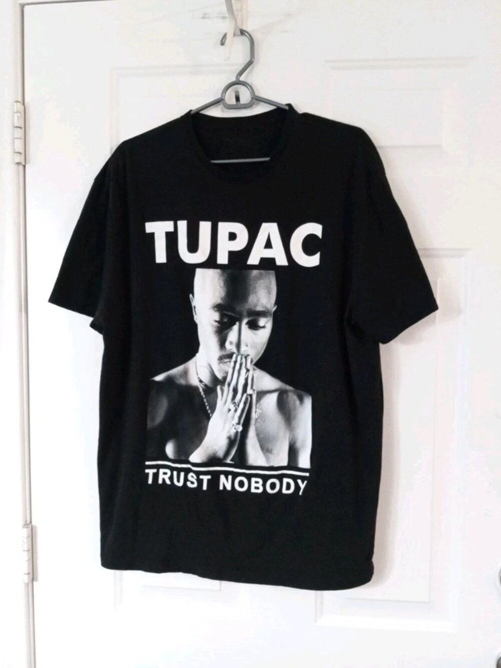 Tupac Classic Praying Hands Trust Nobody Rapper Black Graphic T Shirt Men's XL